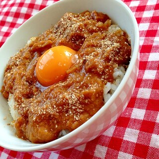 カレー＆卵のぶっかけ丼！！